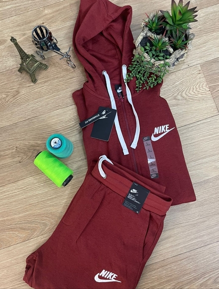 maroon nike sweatsuit